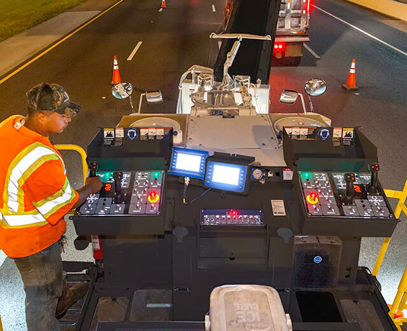 Roadtec cold planer operator platform