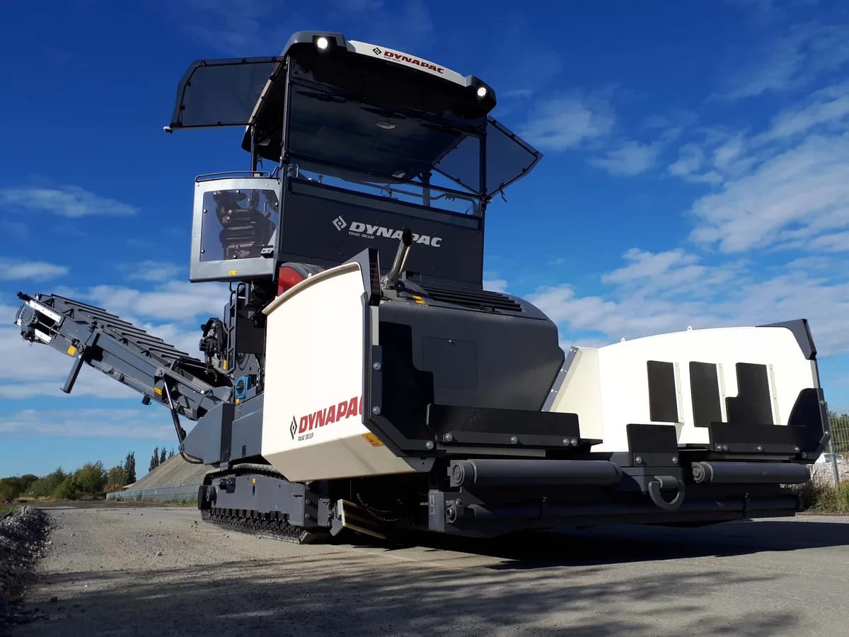 Dynapac MF2500CS Mobile Feeder swing feeder application OEM photo