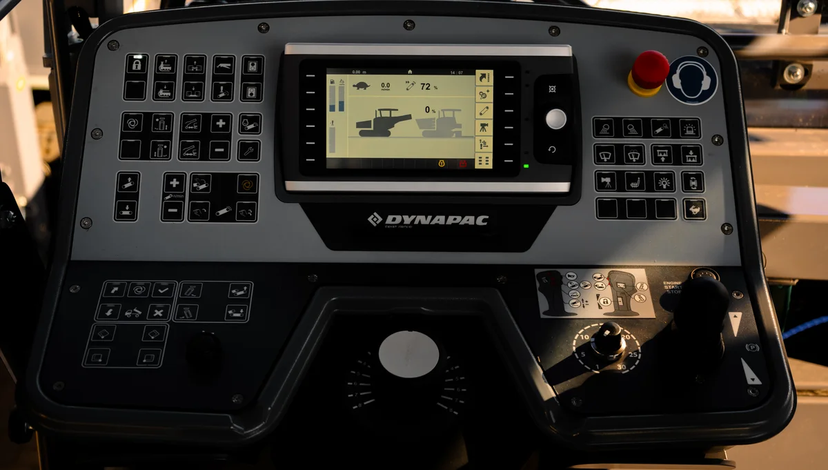 Dynapac MF2500CS IMIX Mobile Feeder conveyor and transfer view OEM photo