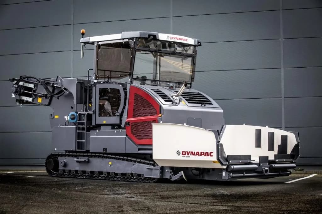 Dynapac MF2500CS with SW6500 Swing Feeder mobile feeder application OEM photo