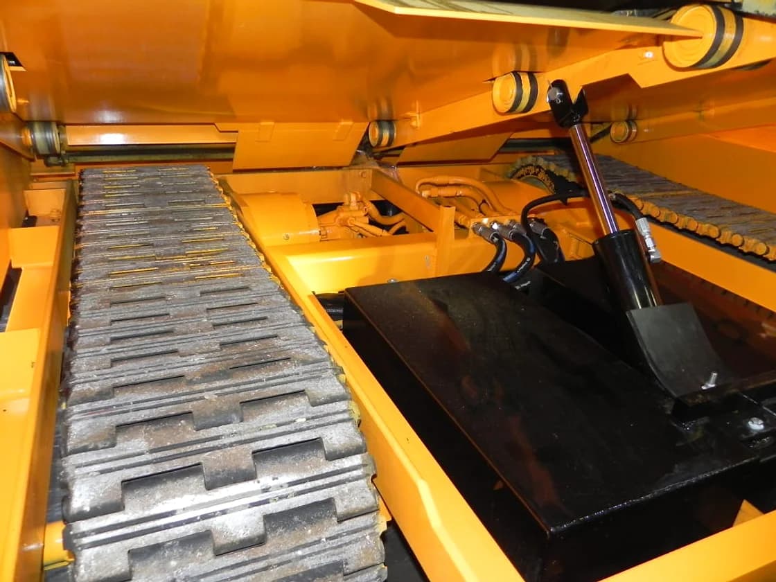 LeeBoy 7000C Asphalt Paver product profile OEM photo