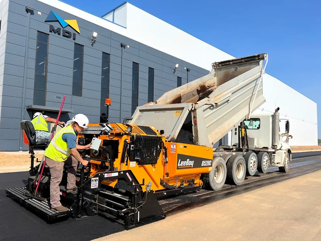 LeeBoy 8520C Asphalt Paver machine detail OEM photo