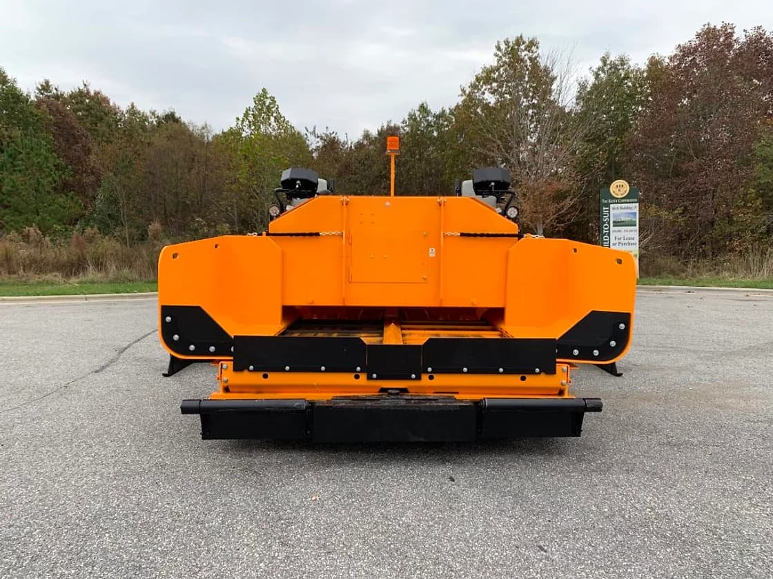 LeeBoy 8530 Asphalt Paver machine detail OEM photo