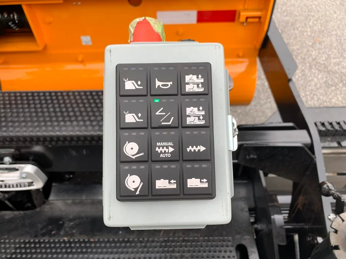 LeeBoy 8530 Asphalt Paver paving system view OEM photo