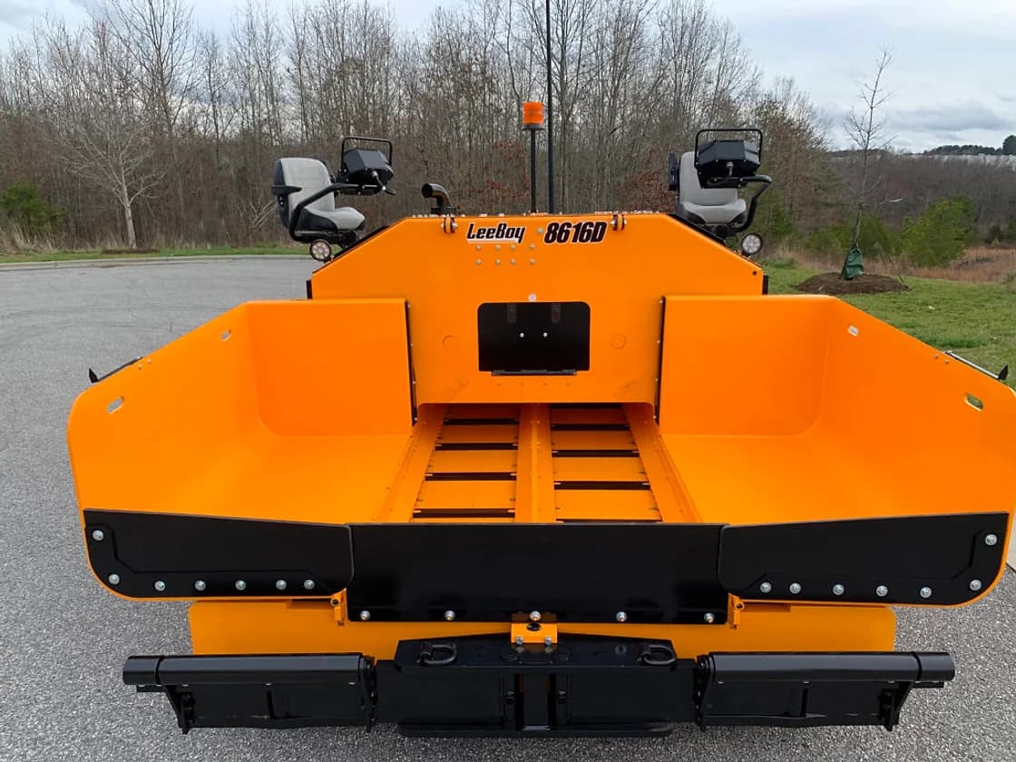 LeeBoy 8616D Asphalt Paver product profile OEM photo
