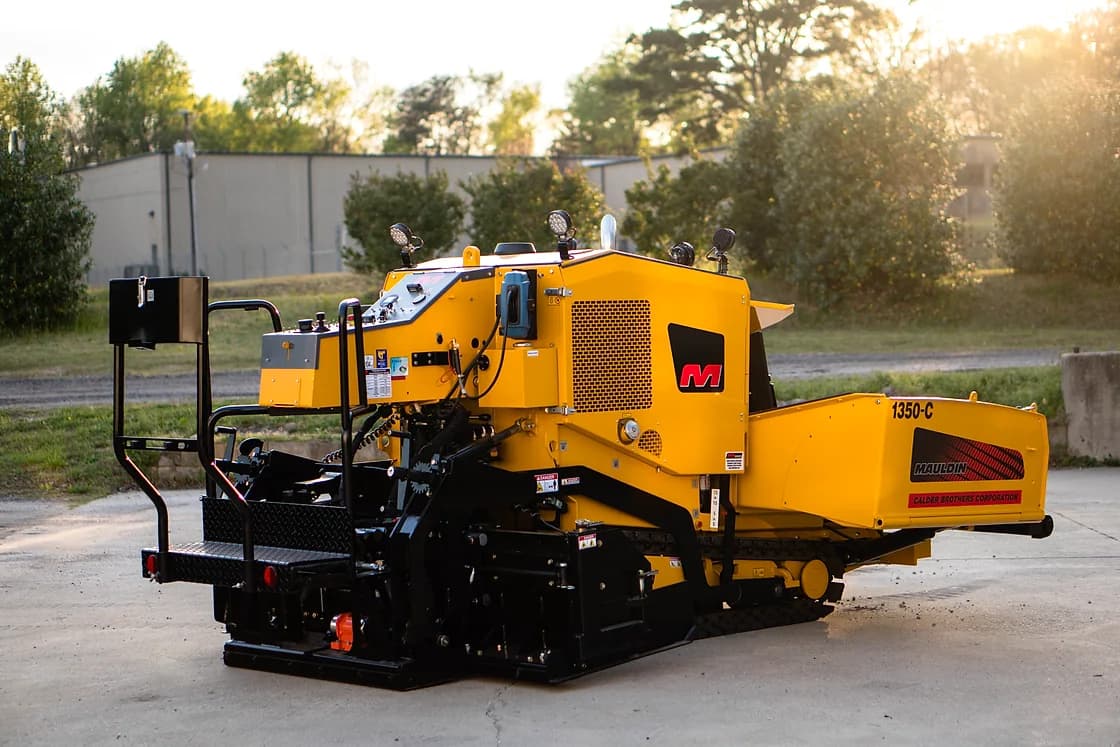Mauldin 1360 Commercial Asphalt Paver product profile OEM photo