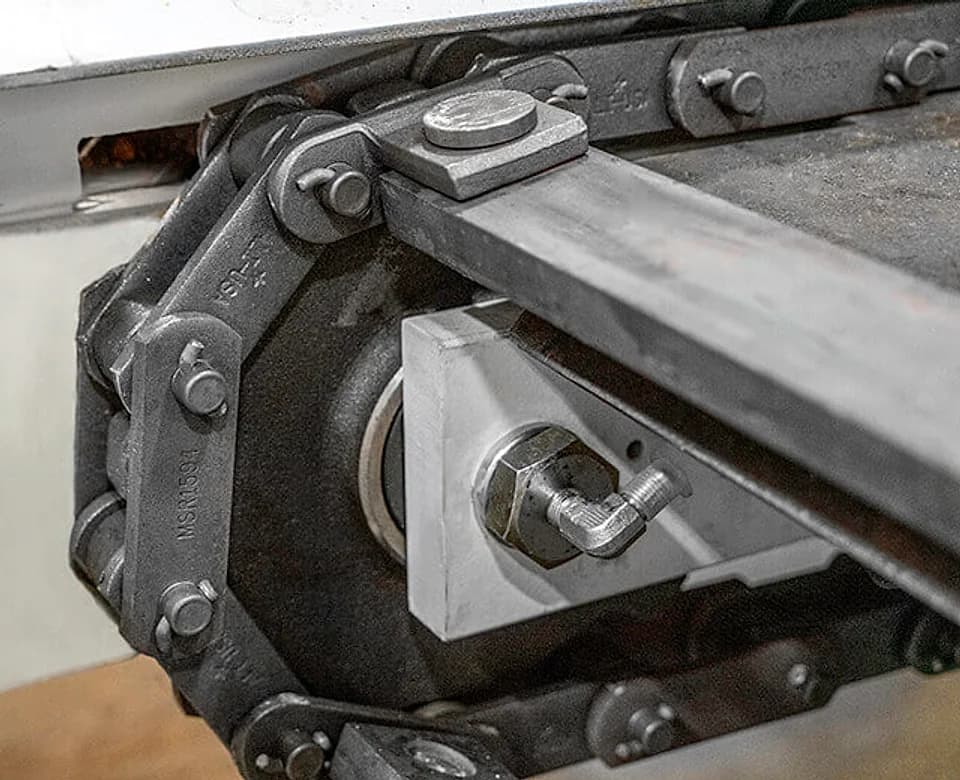 Roadtec highway paver conveyor chain detail
