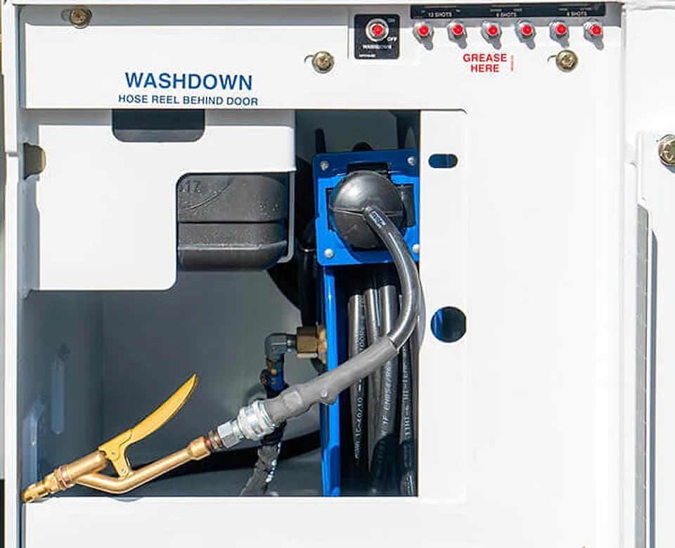 Roadtec highway paver retractable washdown hose station
