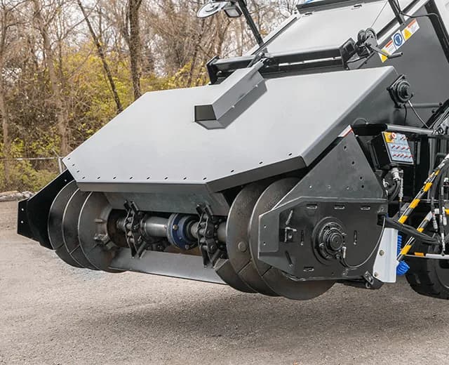 Roadtec SB-3000 quick-change conveyor system detail