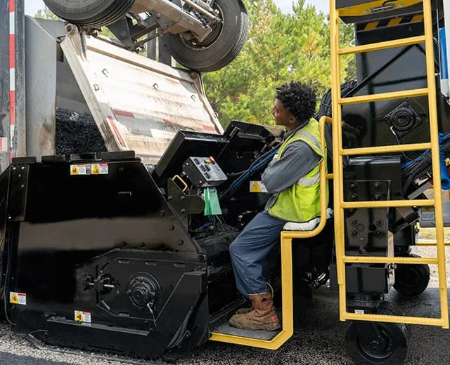 Roadtec SB-3000 ground crew control panel at the dump hopper