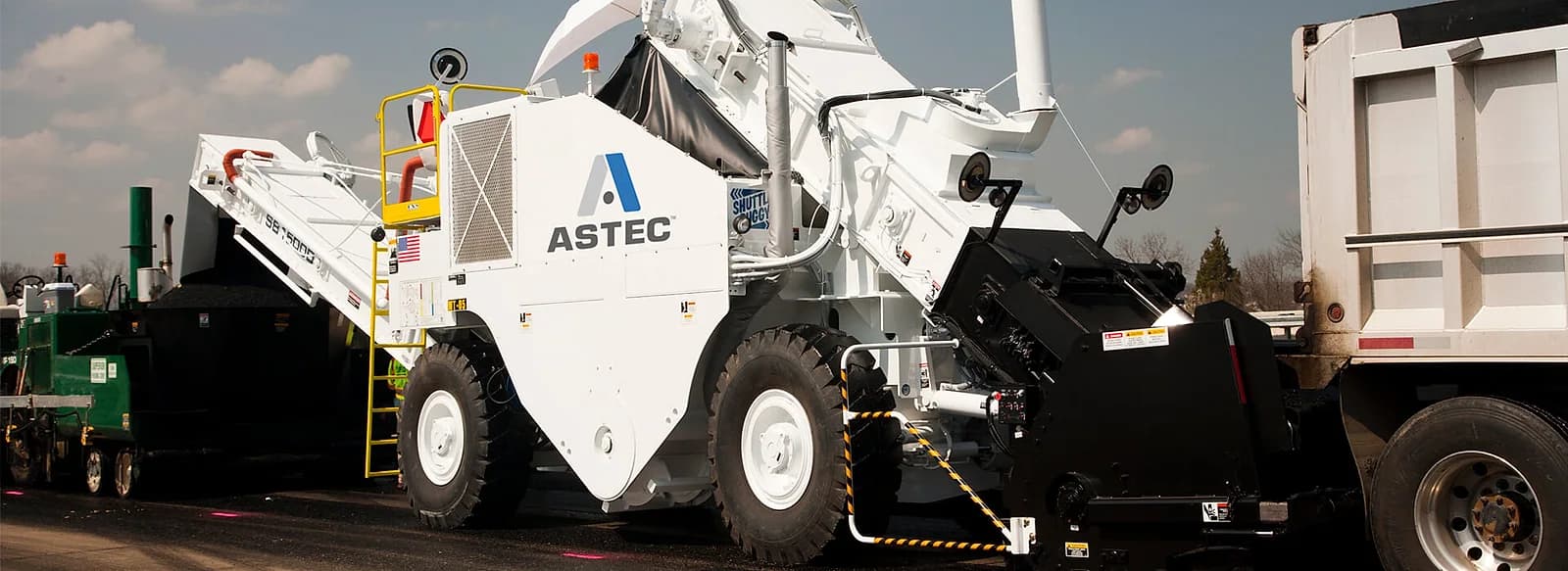 Roadtec SB-1500 Shuttle Buggy Material Transfer Vehicle product photo