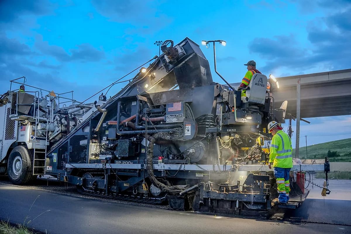 Roadtec SP-200 Spray Paver product photo