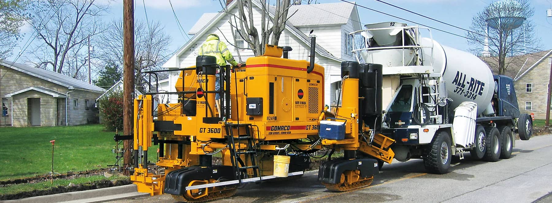 Gomaco GT-3600 curb and gutter concrete paver