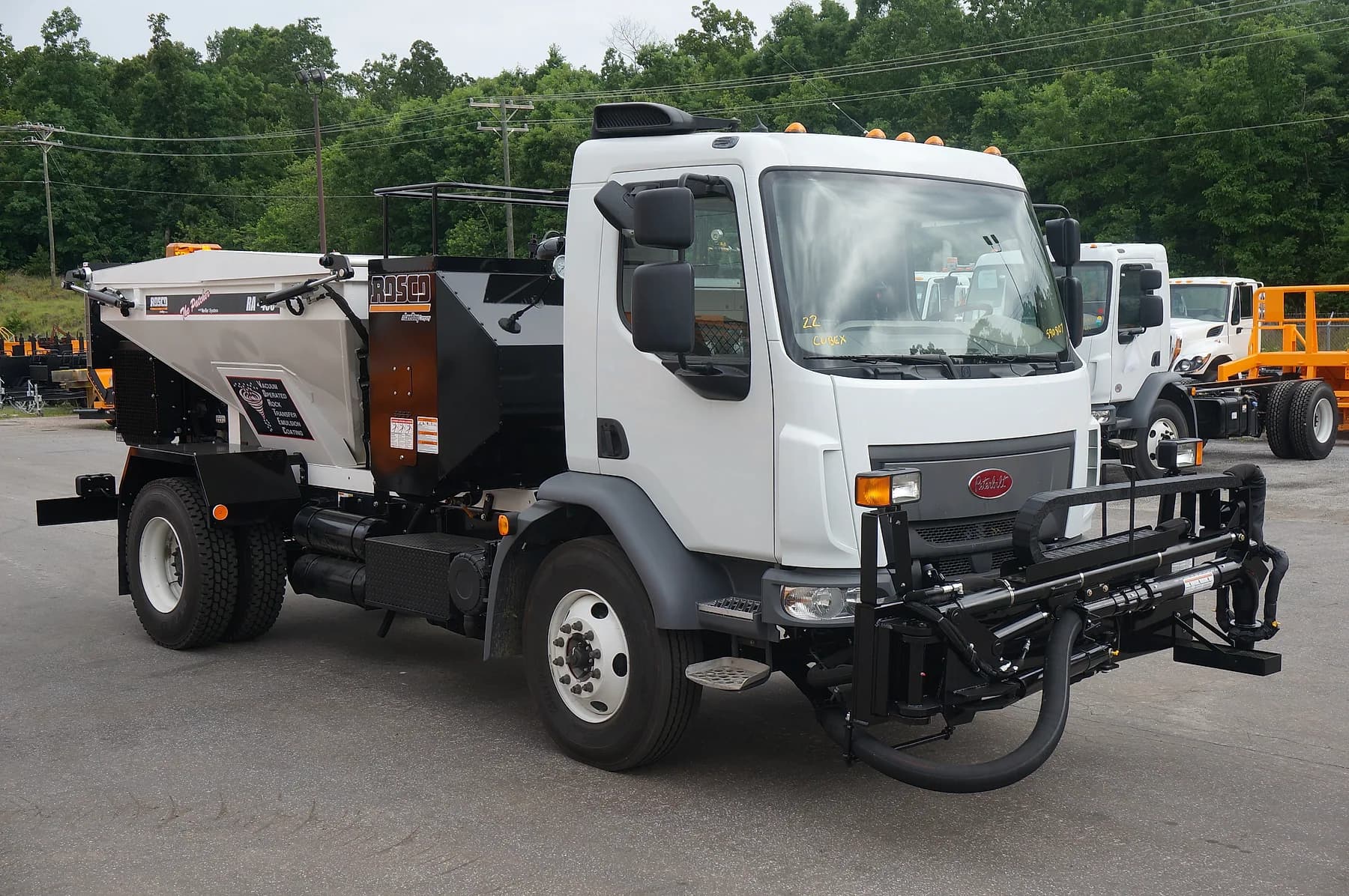 LeeBoy RA-400 front-corner patching boom