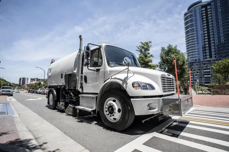Bucher Municipal MaxPowa R65m regenerative air sweeper photo 1