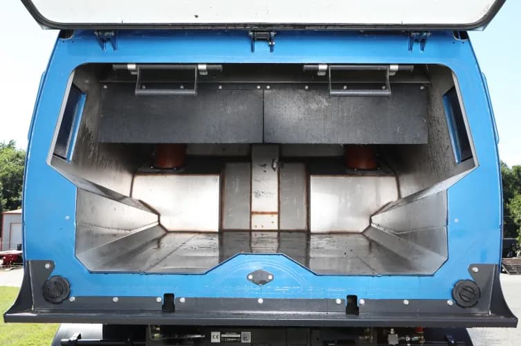 Bucher Municipal MaxPowa V80 truck-mounted sweeper photo 2