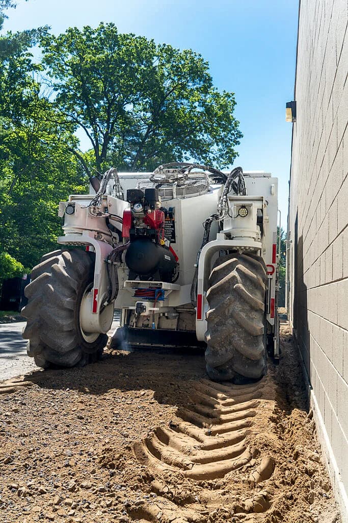 Roadtec SX-8 operator cab and machine profile