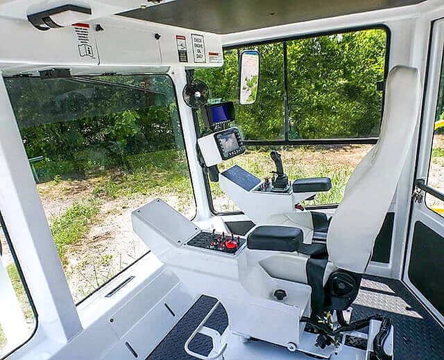Roadtec stabilizer sealed pressurized operator cab
