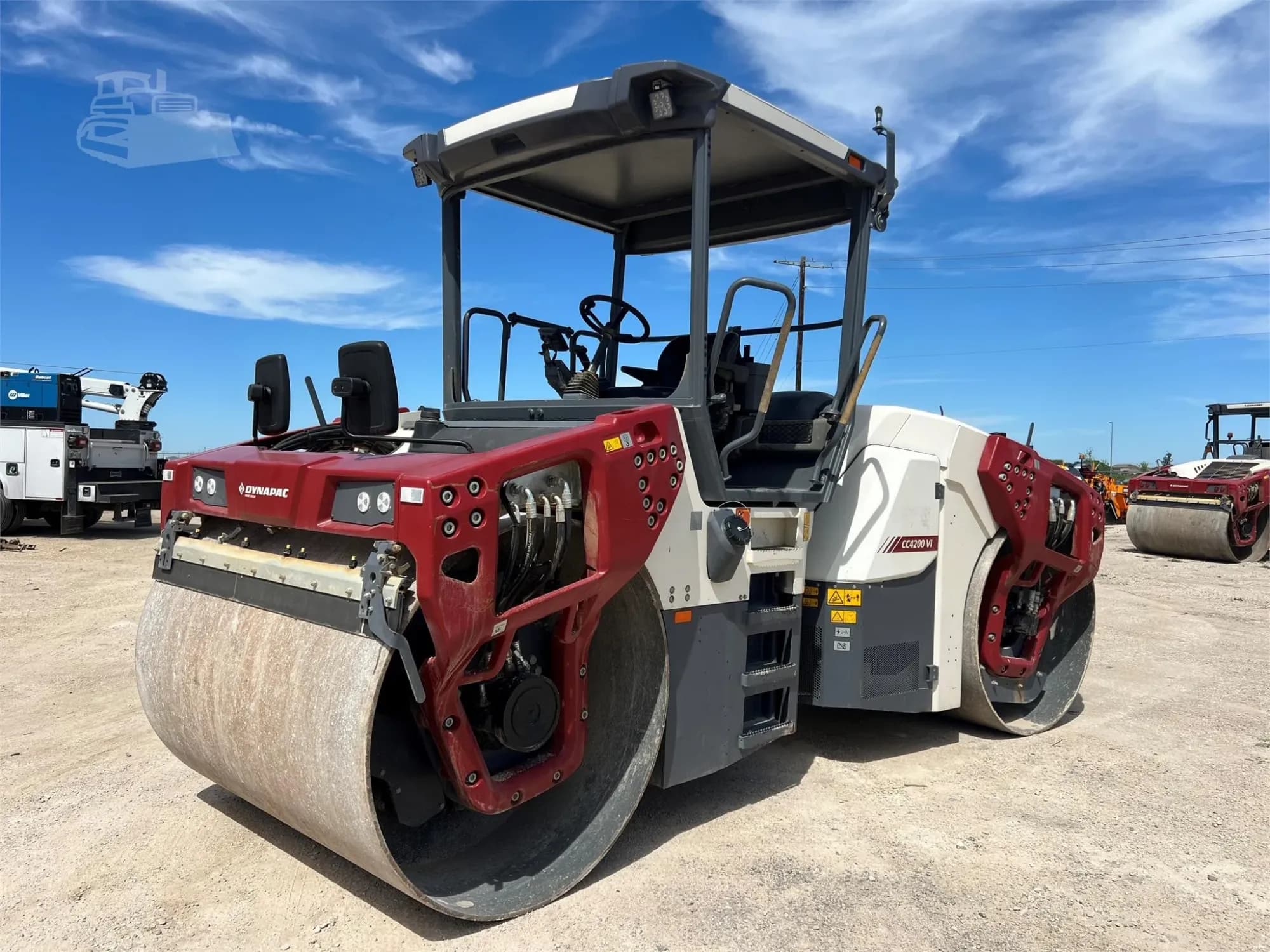 A 2022 Dynapac CC4200VI compaction roller in good condition, shown from the front in a product listing.
