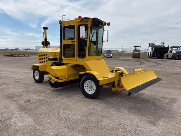 2024 Superior Broom DT74J sweeper photo 1