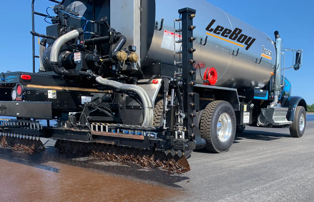 Rosco Maximizer 4B asphalt distributor photo 7