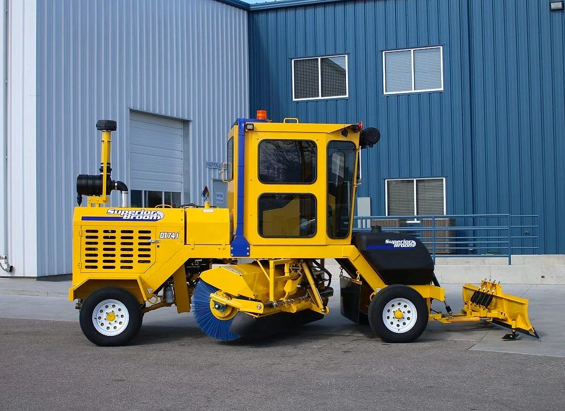 Superior Broom DT74